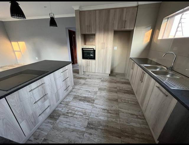 3 BEDROOM TOWNHOUSE FOR SALE IN RIVERSPRAY LIFESTYLE ESTATE